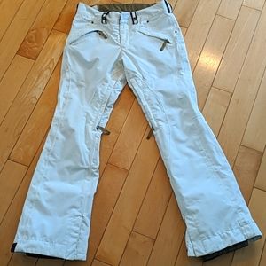 Tailored fit snow pants